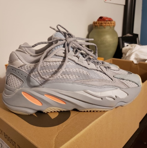 Yeezy Boost 700 V2 Inertia authentic 7.5 - Picture 1 of 5